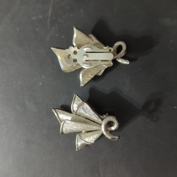 Vintage Silver Tone Fan Shape Clip On Statement Earrings - Picture 2 of 3